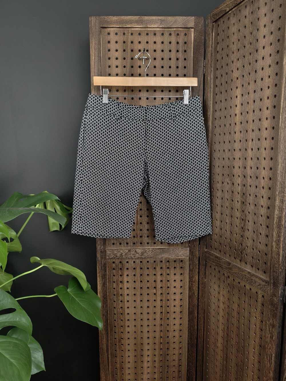 White House Black Market Monochrome Geometric Slim Leg Shorts